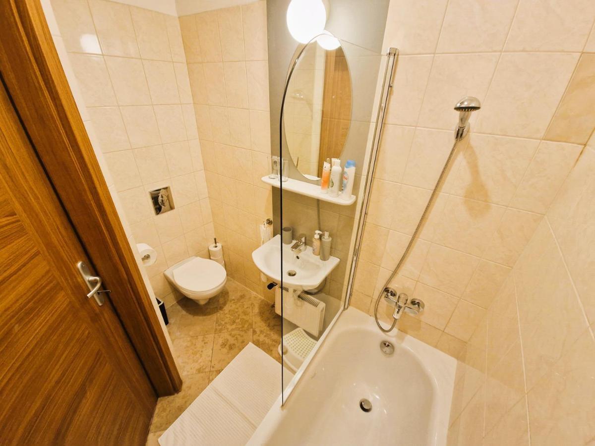 Halasz 2-bedroom Near Castle, Free Public Parking Nearby Lejlighed