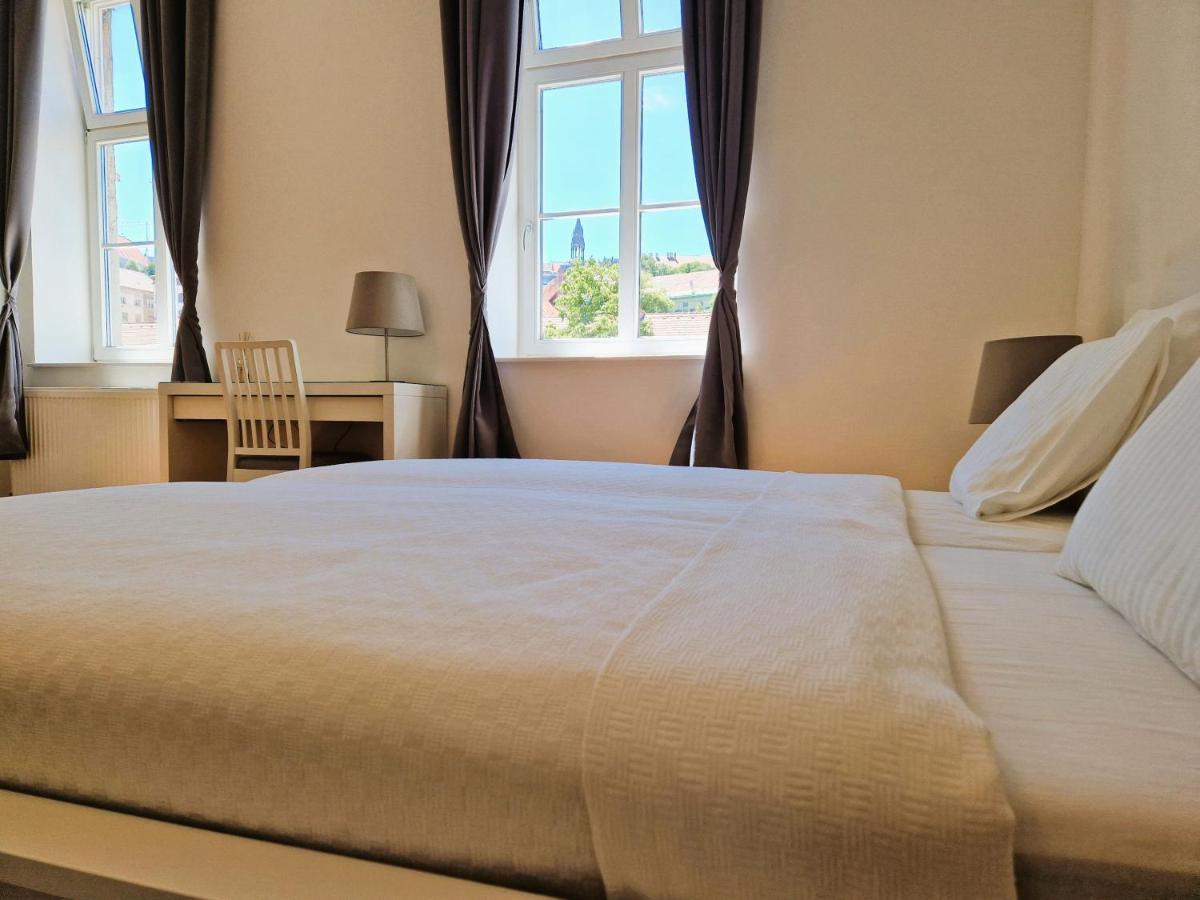 Halasz 2-bedroom Near Castle, Free Public Parking Nearby Lejlighed *