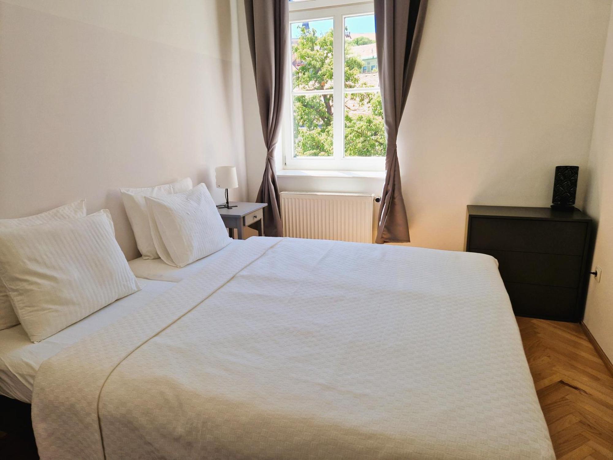 Halasz 2-bedroom Near Castle, Free Public Parking Nearby Lejlighed *